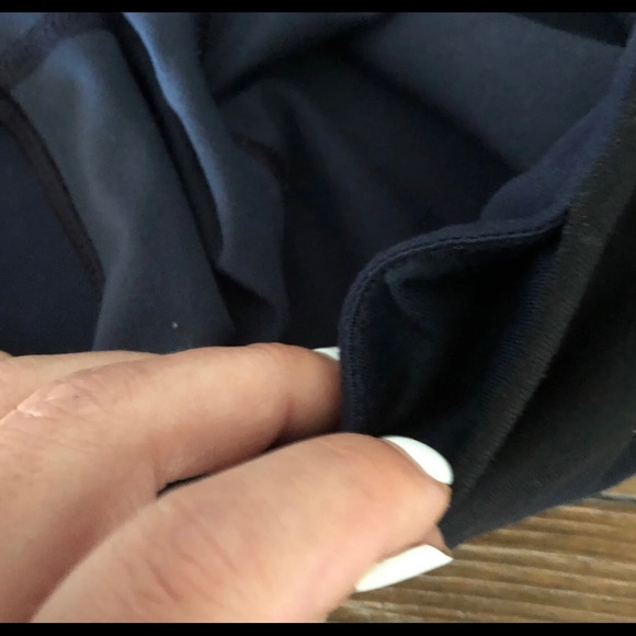 Lululemon athletica crops 10 - Picture 2 of 3